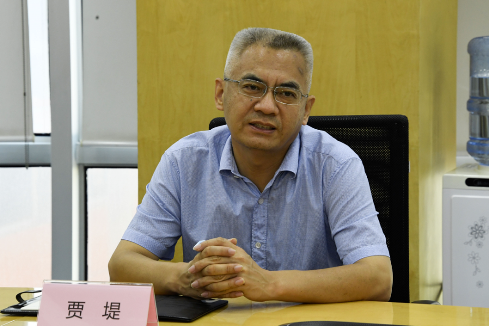 贾堤对企业为东丽区经济发展作出的贡献表示肯定,他说,发展是第一要务