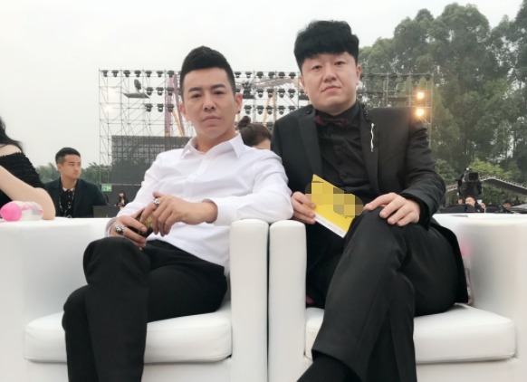 舞帝利哥宣布退位公会交给大佛管理引发大弟子赵本六不满