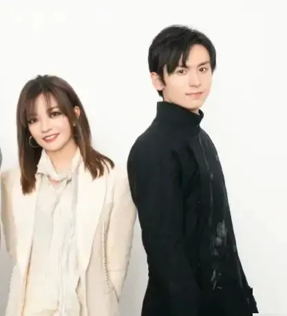 龚俊和赵薇相继转发央视新闻日本投降76周年的微博作为张哲瀚的老板