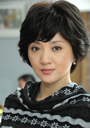 那时候的金玉婷还年轻,再复读一年也没关系,毕竟这次没考上心里也不