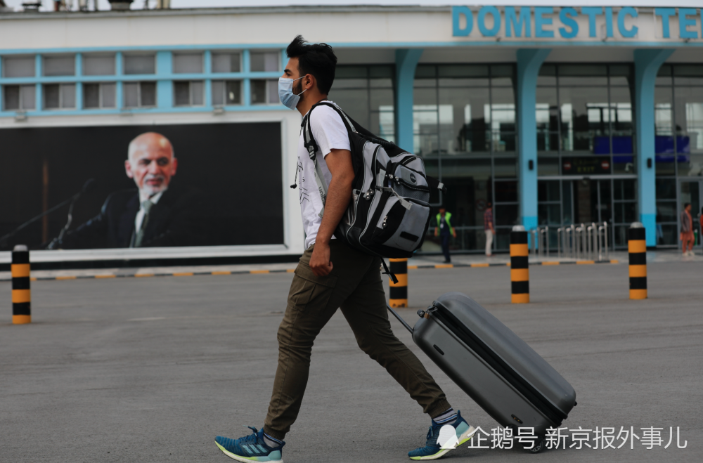 阿富汗喀布尔,塔利班逼近阿富汗首都喀布尔,民众涌入机场准备逃离