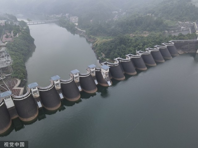 安徽六安:梅山水库烟雨蒙蒙景色迷人