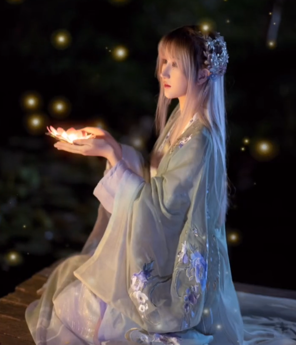 梦泪七夕撒狗粮透露当年是鸽子兮主动追的自己梦嫂皮痒了