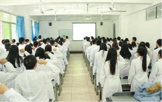 2021口腔医学专业排名，北大不敌川大屈居第二，上海交大很受认可