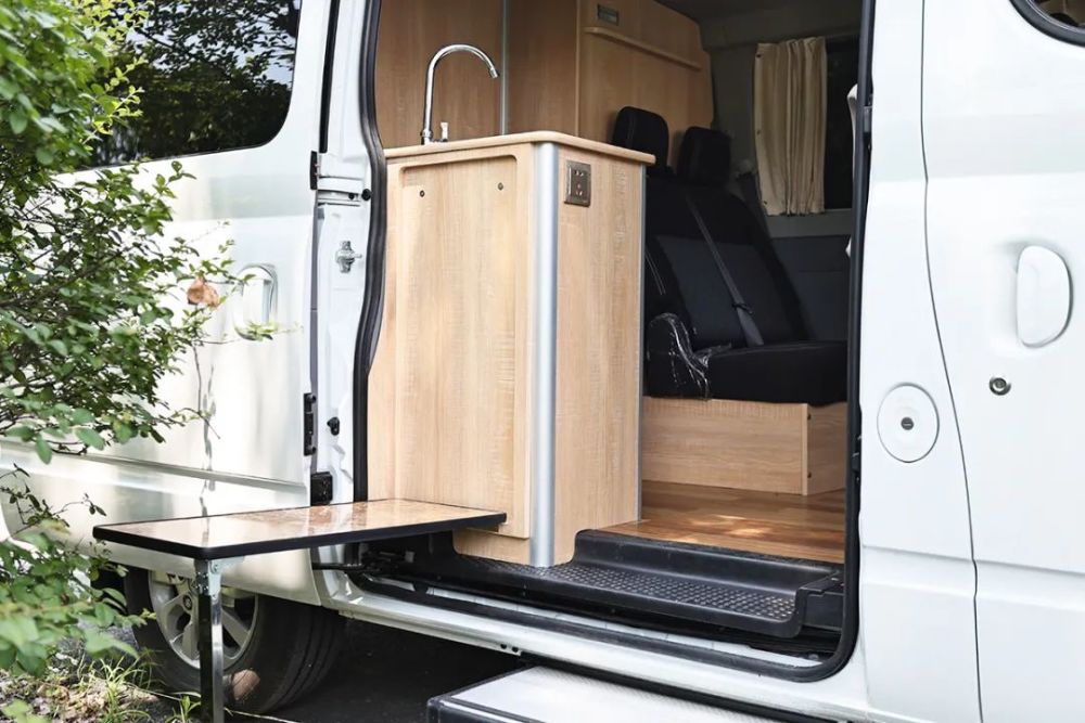 不到14万的平民房车,能住2人能下地库,比自改房车还省?