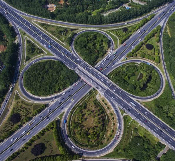 值得一提的是,该高速从五大连池市北开始,中间经过红五月农场,尖山