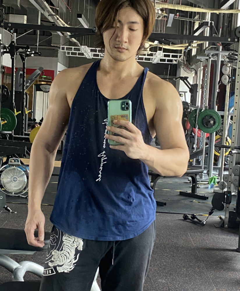 蔡淇俊离巢tvb七年已转行北上卖米线开连锁店已练成肌肉型男