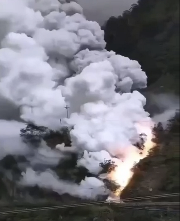 雅西高速一货车发生侧翻黄磷泄漏自燃……|雅西高速公路|雅西|汉源县