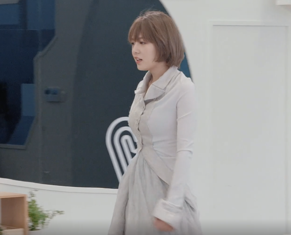 心动的信号4女三麦乐迪这上衣3000一件不愧是70人的老板