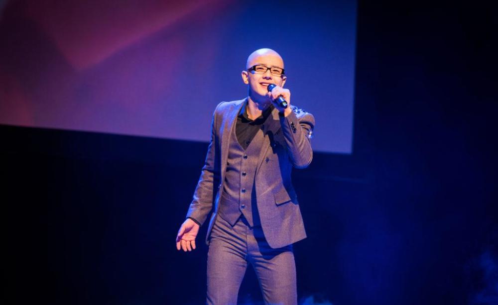 霍尊聊天群成员被扒,歌手平安躺枪,两人私交甚好_腾讯新闻