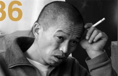 艺术家何云昌取出肋骨做成项链送给5个情人现今已失去了笑容