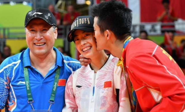 谌龙被坑惨!忘记纪念日遭老婆质问,慌忙解释,网友:拉黑许昕