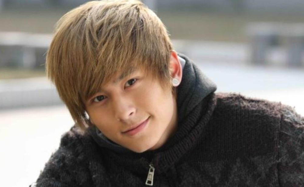 深扒张哲瀚的人生:和赵薇聊"c戏",骚扰鞠婧祎,调戏女嘉宾