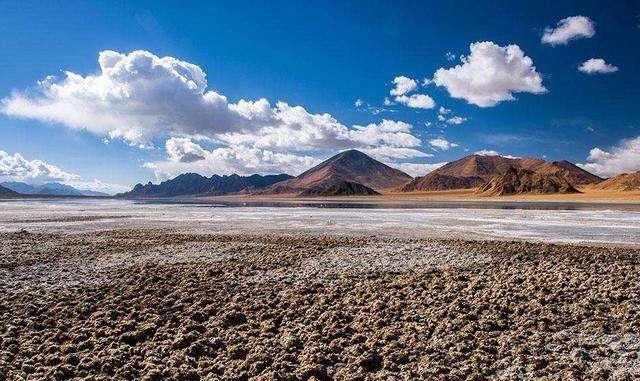 羌塘无人区位于羌塘高原西北部,整个无人区海拔平均4700米,在整个青藏