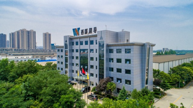 宝钛股份:主要产品主要为钛合金棒丝材,是国内最大的钛合金生产,科研