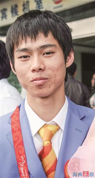 陈鸿杰出征项目 田径男子 t46-47 级跳高,跳远