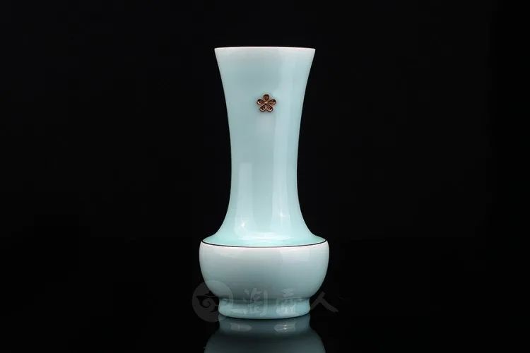 徐象龙《雪凝红梅·花瓶》