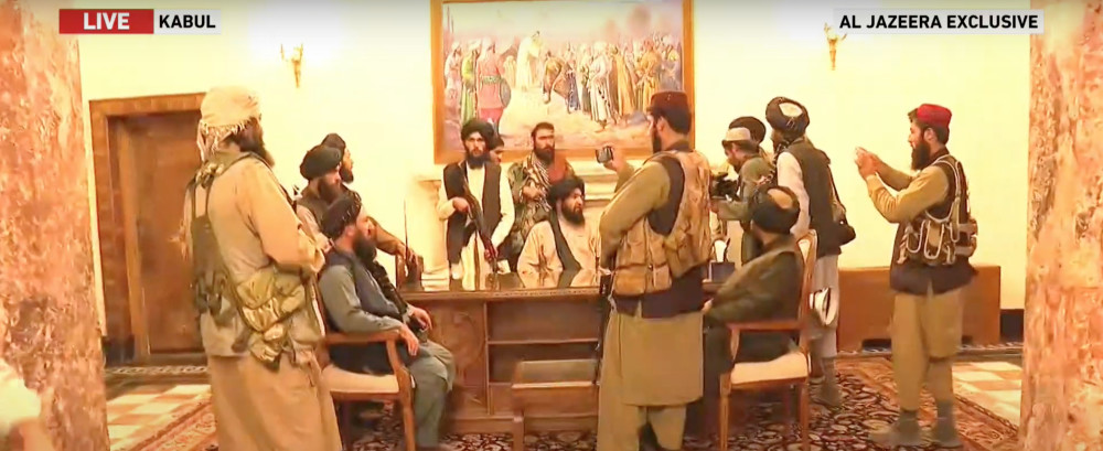 塔利班攻占阿富汗总统府画面