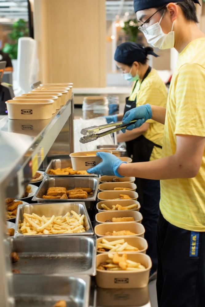 除了宜家餐廳和宜家咖啡廳,全新的商場內還增加了小食站,每個站點提供