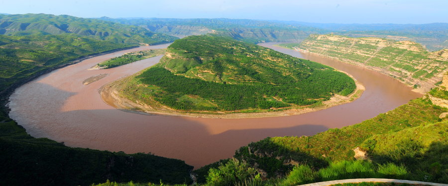 黃河浪起,跌宕千年,羲皇推演太極,一時法象乾坤美;福建霞浦一中