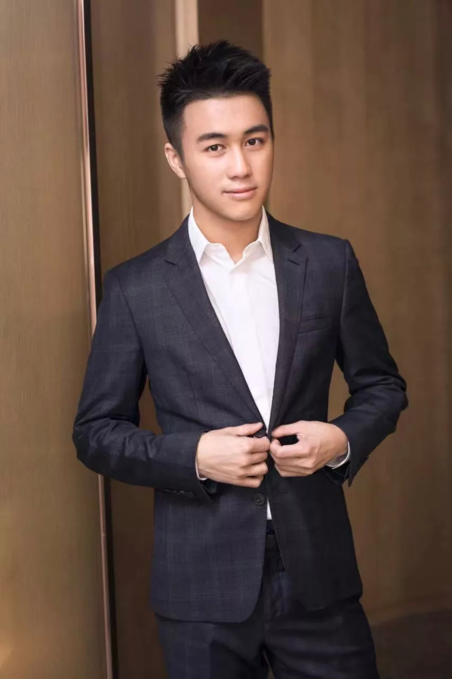 专访何猷君:电竞俱乐部实现营收多元化,出海和打破业务单一性是关键