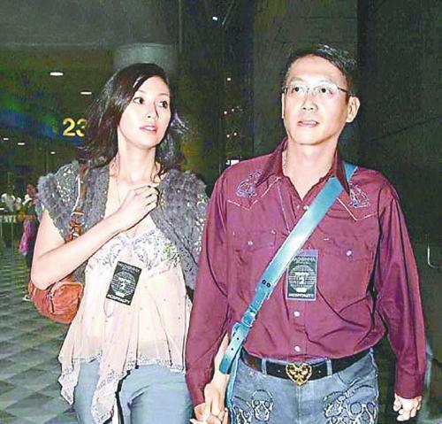 2006年,李嘉欣终于迎来了人生的转折,这一年许晋亨走入了她的视线