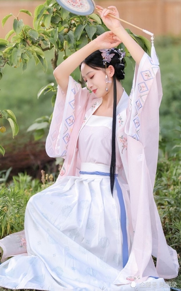 汉服美女手执罗扇唯美古风