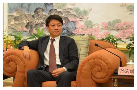 孙宏斌是一个传奇人物,曾经是联想最年轻的高管之一,被柳传志器重.