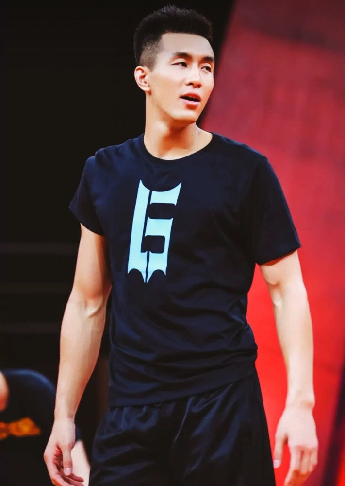 郭艾伦大漂亮来袭粉丝们点赞关注呦