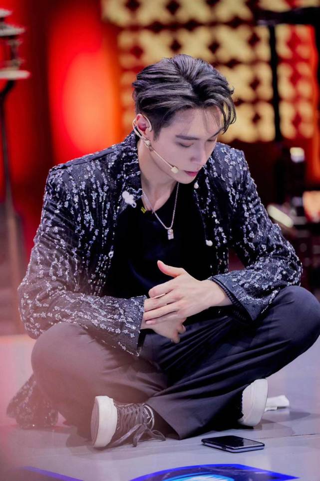 张艺兴这就是街舞4开播大秀天狗食日惊艳全场