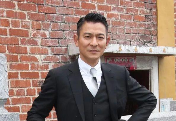 刘德华帮弟弟成为富豪|一群大象摄影工作室