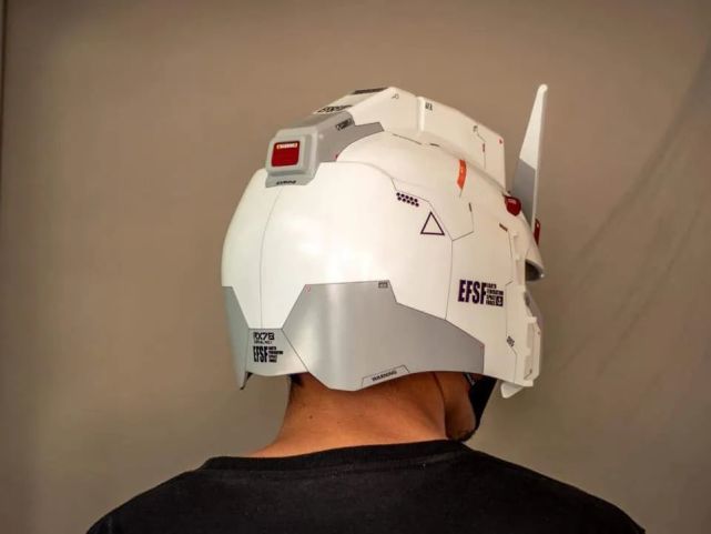 自制高达头盔,这个很帅!