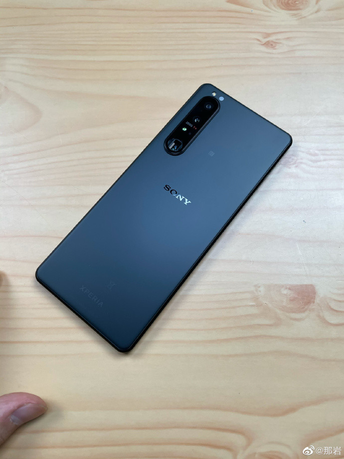微单手机索尼xperia   iii国行正式发布,256gb版本售价8499元,512gb