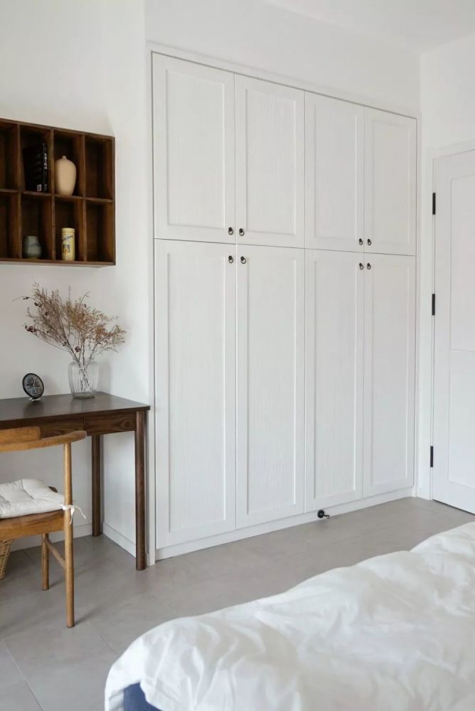 门背后的柜子不好看?别担心,看不出来!