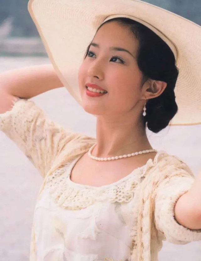 民国美女别硬演,有人惊艳了时光,有人滑稽像小孩偷穿大人衣