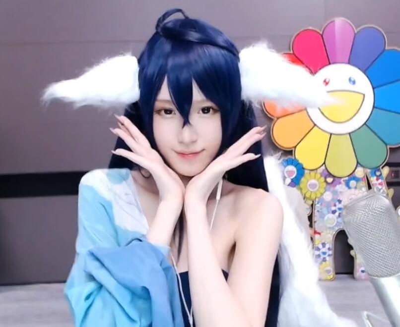 腐团儿cos国漫知名狐妖御姐女王气质差点意思但腿是到位了