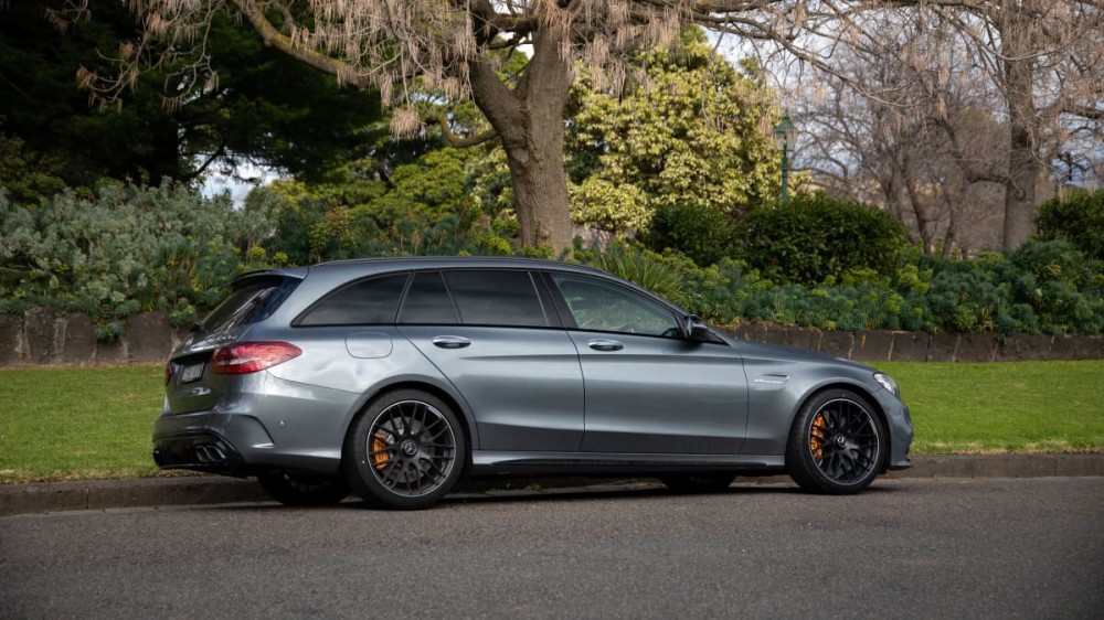 2021款奔驰amg c63 s旅行车,告别v8的终点站_腾讯新闻