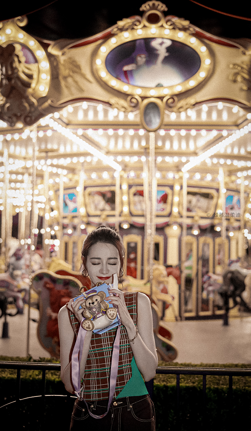 迪丽热巴迪士尼美照各种梦幻摆拍超好看网友学到了