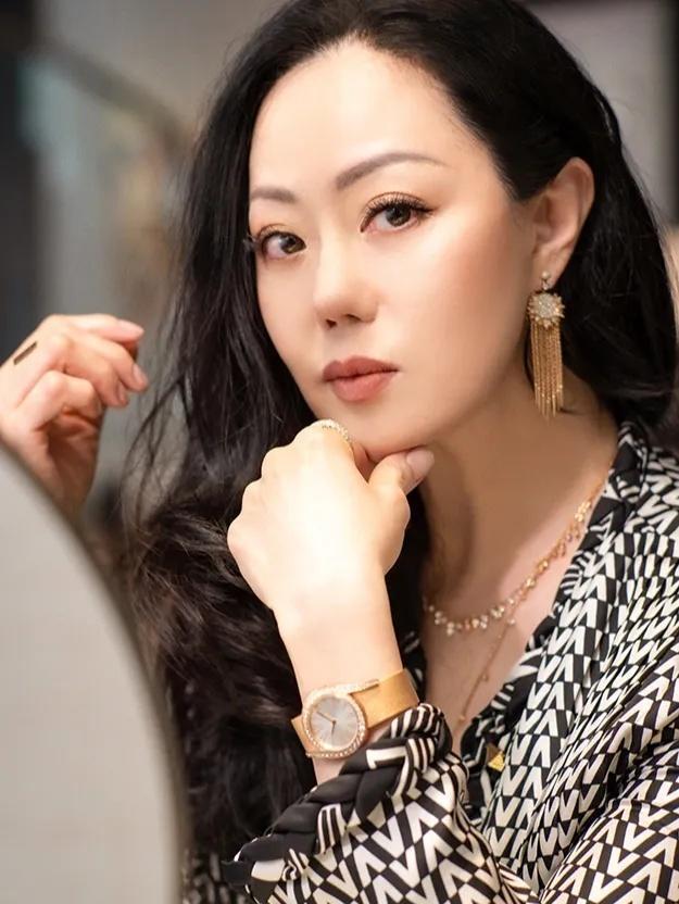 章小蕙不愧是贵妇穿黑白印花外套成熟稳重气场全开好惹眼