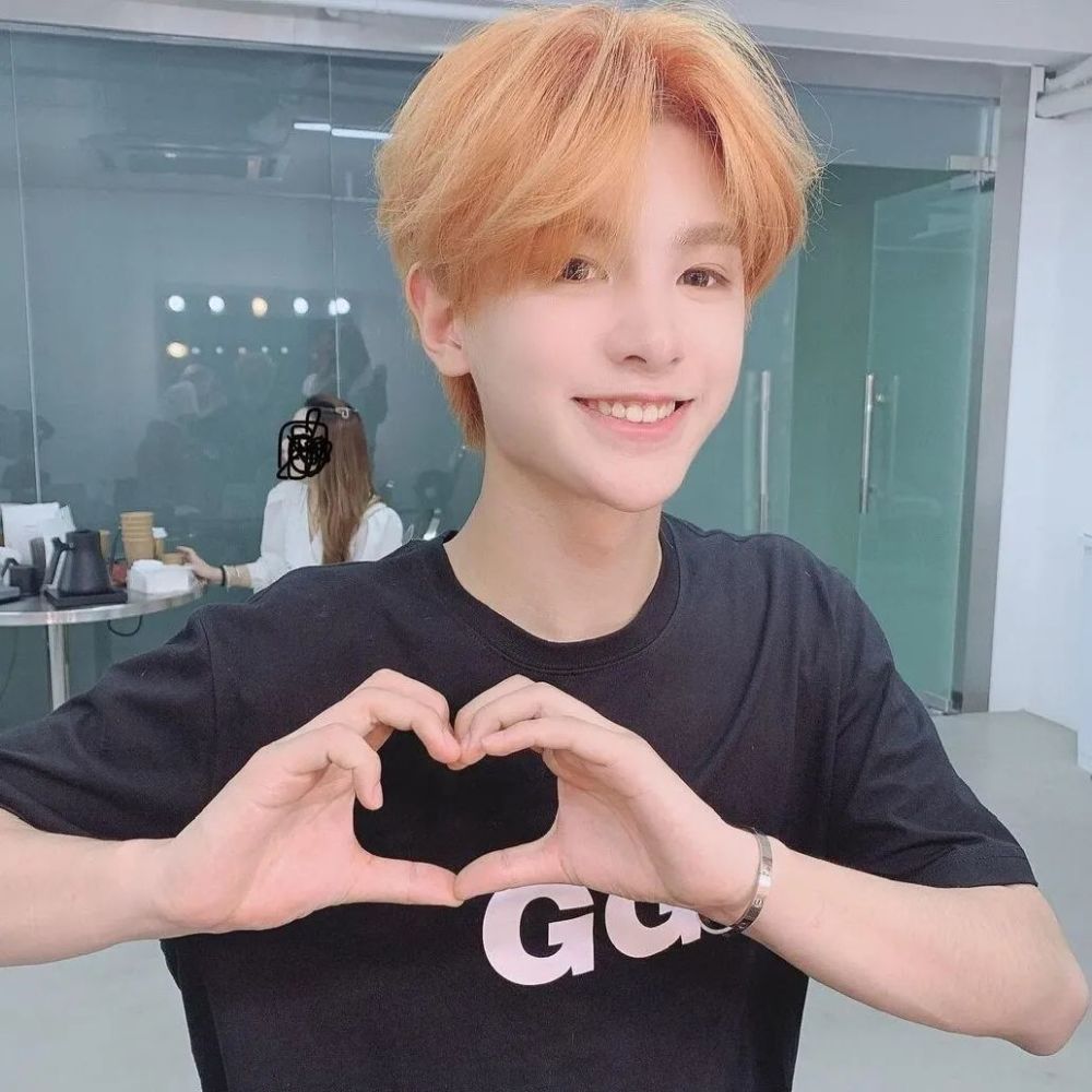 【头像】黄明昊