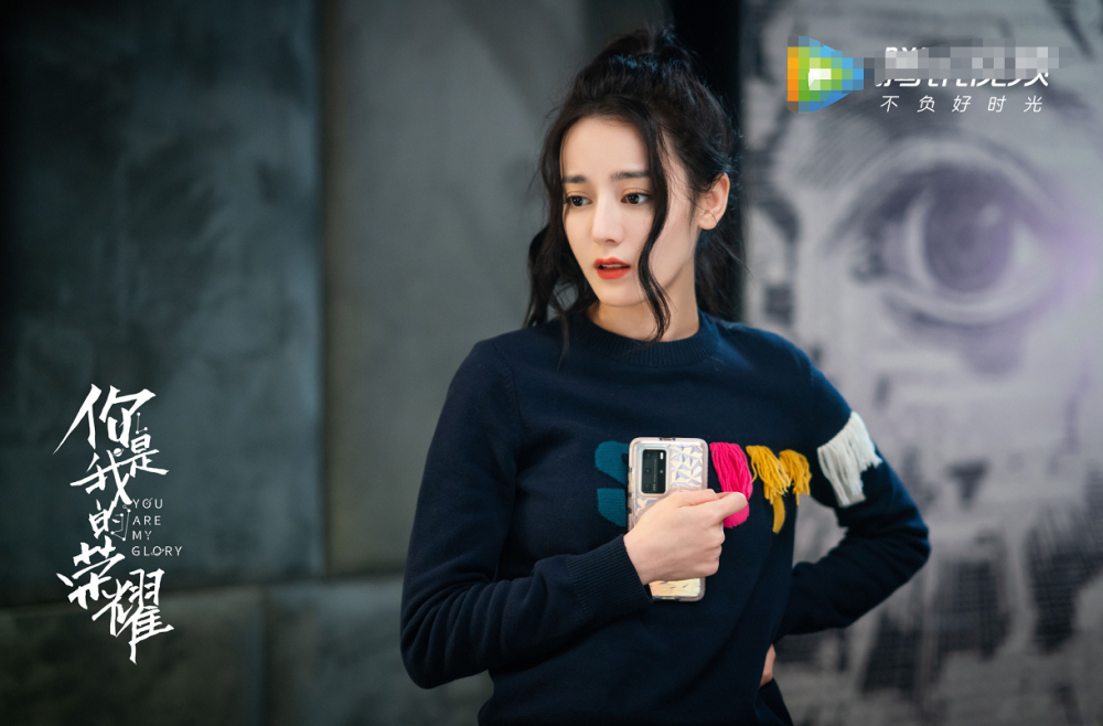 被乔晶晶的衣品圈粉了印花衬衫穿得这么甜小内搭藏心机