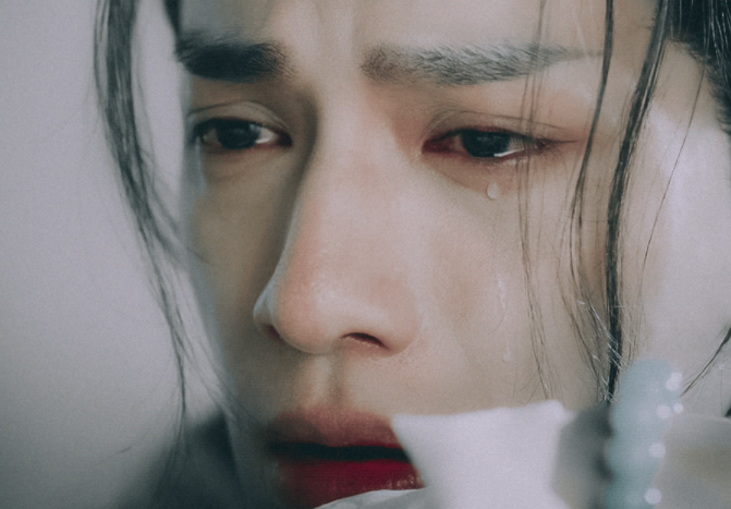 演员演技有了肯定, 但无论男女,好看的人落泪就是花朵上沁出了露珠,就