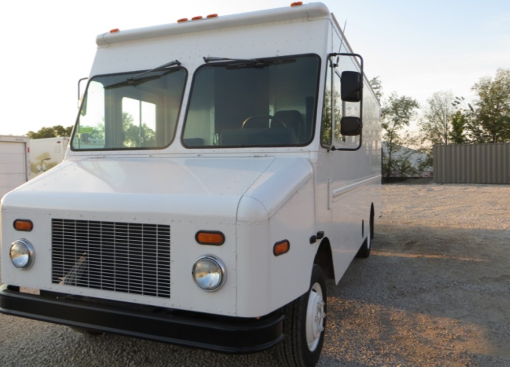 福莱纳p700封闭式货车 独特的柱式座椅设计你肯定想不到