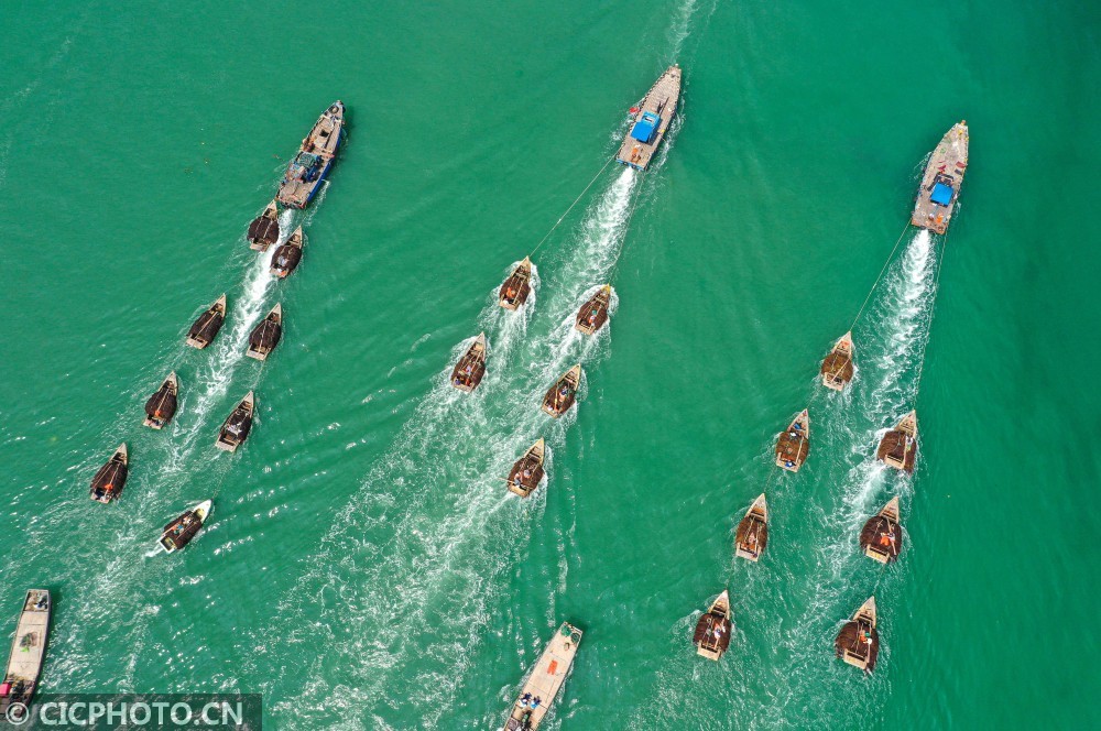 山东荣成海上收获致富菜舢舨