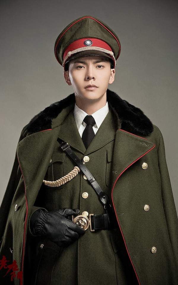 48位男明星军装照易烊千玺鹿晗李现肖战王一博陈伟霆谁更帅
