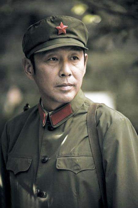 48位男明星军装照:易烊千玺鹿晗李现肖战王一博陈伟霆谁更帅?