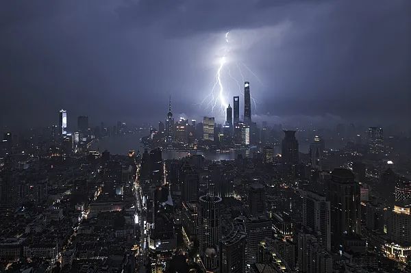 上海雷阵雨图片图片