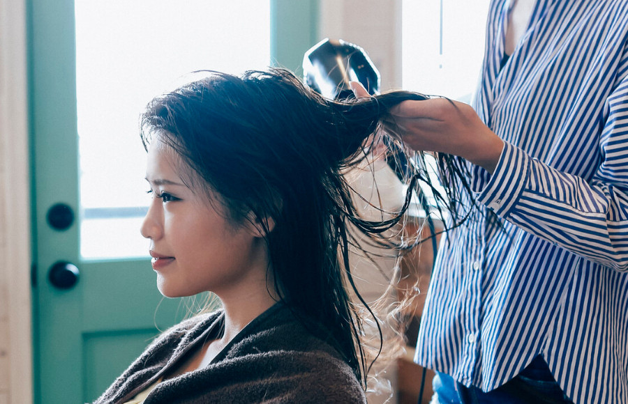 理发店吹得头发又顺又直自己总吹不好做到这三点谁吹都顺直
