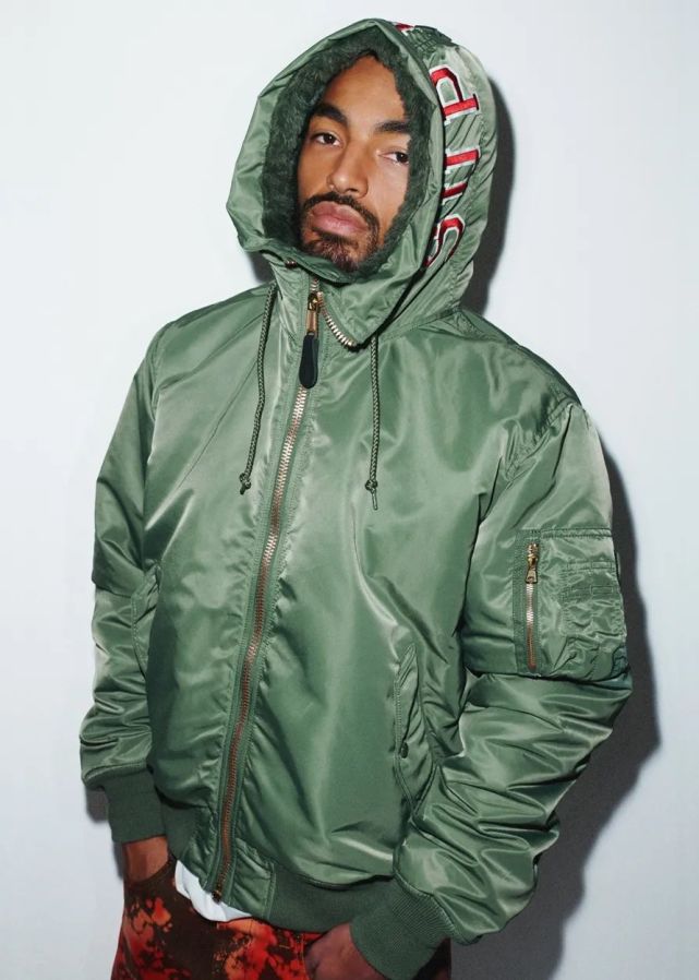 偷地铁？吴亦凡'制作人登上Supreme