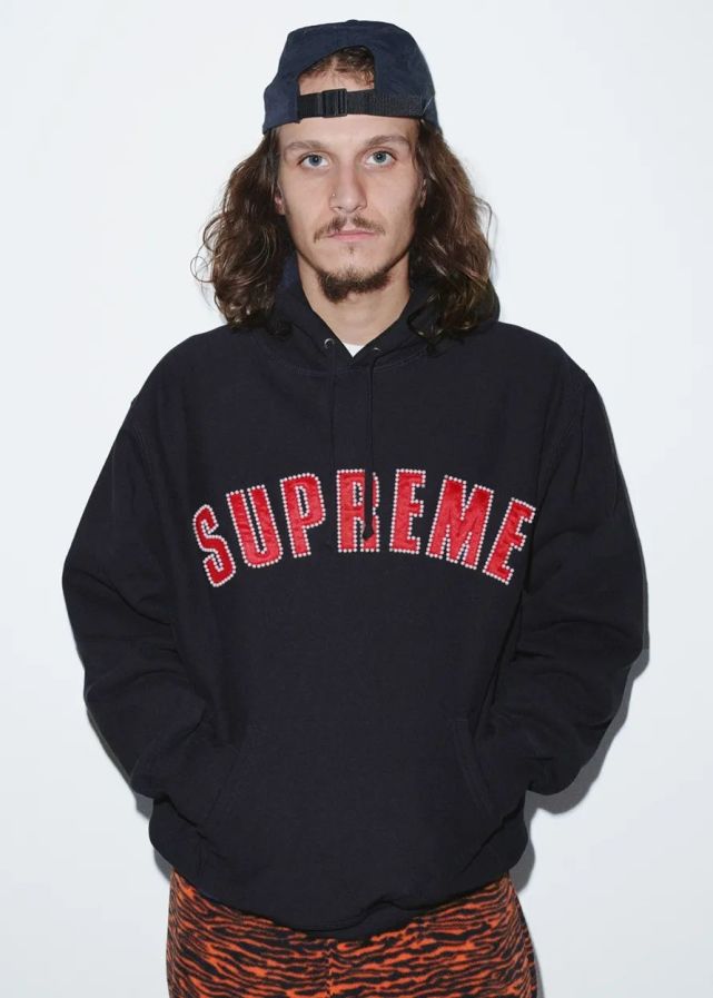 偷地铁？吴亦凡'制作人登上Supreme